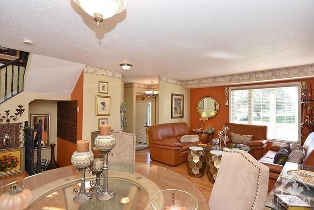 483 Beatrice Drive, House detached with 3 bedrooms, 3 bathrooms and 3 parking in Ottawa ON | Image 2