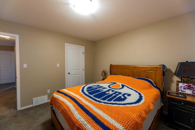 334b Boutin Avenue, Home with 3 bedrooms, 2 bathrooms and 4 parking in Hinton AB | Image 8