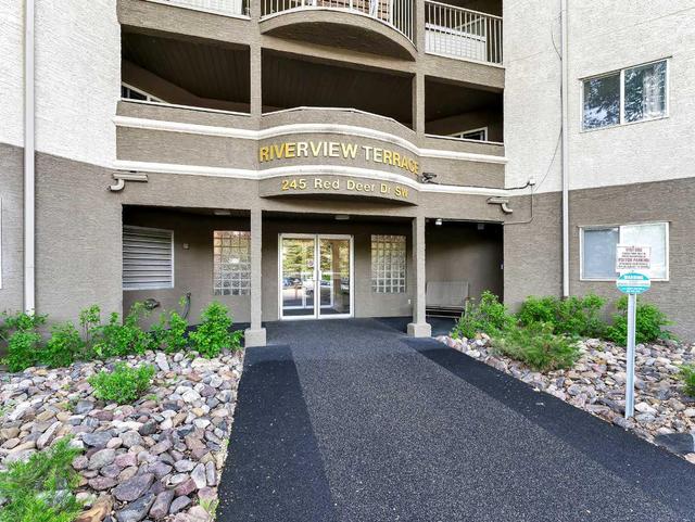 220 - 245 Red Deer Drive, Condo with 2 bedrooms, 2 bathrooms and 1 parking in Medicine Hat AB | Image 2