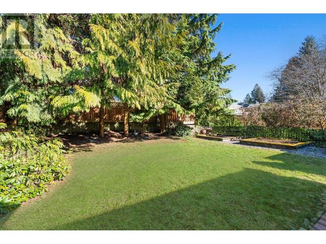 3380 Edgemont Boulevard, House detached with 4 bedrooms, 2 bathrooms and 3 parking in North Vancouver BC | Image 26