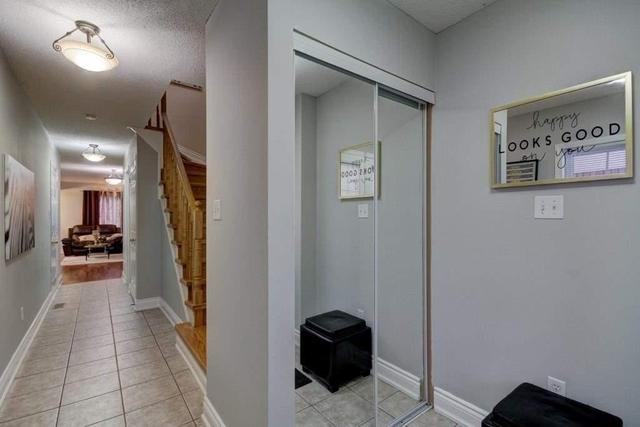 38 Domenico Cres, House detached with 3 bedrooms, 3 bathrooms and 2 parking in Brampton ON | Image 3