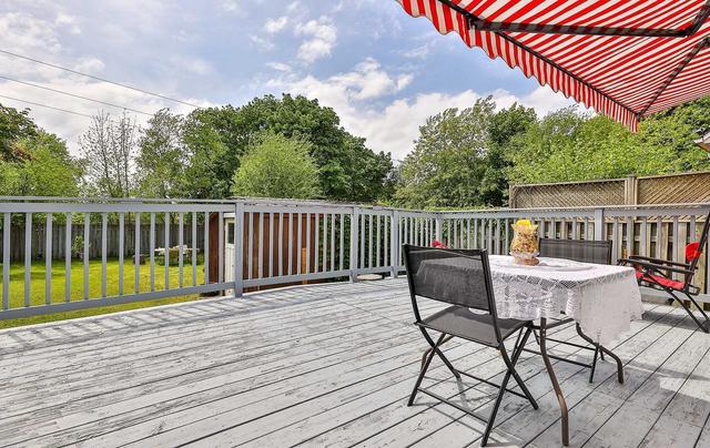 72 Tower Dr, House detached with 3 bedrooms, 3 bathrooms and 3 parking in Toronto ON | Image 22