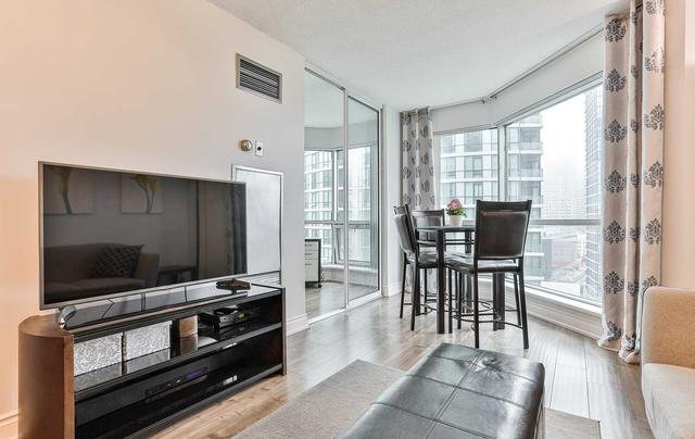 1904 - 10 Yonge St, Condo with 2 bedrooms, 2 bathrooms and 1 parking in Toronto ON | Image 32
