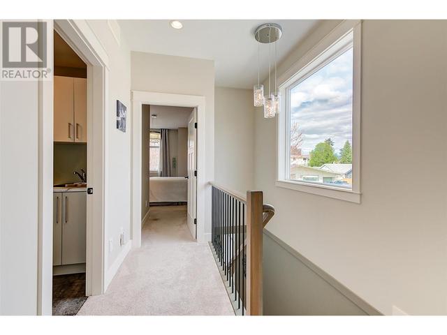 989 Laurier Avenue, House attached with 3 bedrooms, 3 bathrooms and 1 parking in Kelowna BC | Image 55