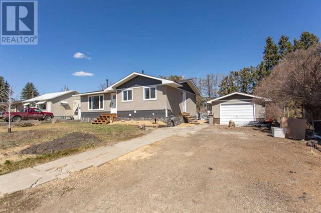 5610 54 Avenue, House detached with 4 bedrooms, 3 bathrooms and 4 parking in Lacombe AB | Image 2