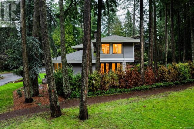 991 Lohbrunner Rd W, House detached with 4 bedrooms, 3 bathrooms and 4 parking in Saanich BC | Image 61