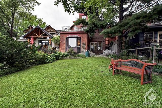 18 Wilton Crescent, House detached with 3 bedrooms, 2 bathrooms and 2 parking in Ottawa ON | Image 6