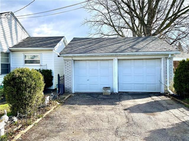 76 Division St, House detached with 2 bedrooms, 1 bathrooms and 4 parking in Brantford ON | Image 2