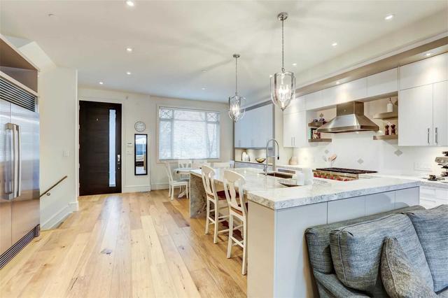 6 Ashley Rd, House attached with 3 bedrooms, 3 bathrooms and 2 parking in Toronto ON | Image 3