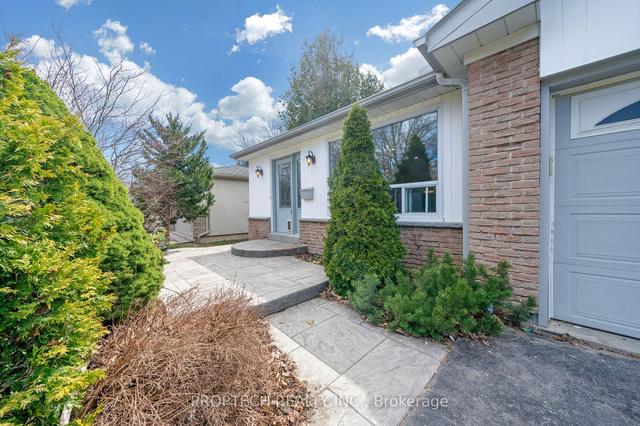 24 Brightway Cres, House detached with 3 bedrooms, 3 bathrooms and 6 parking in Richmond Hill ON | Image 12