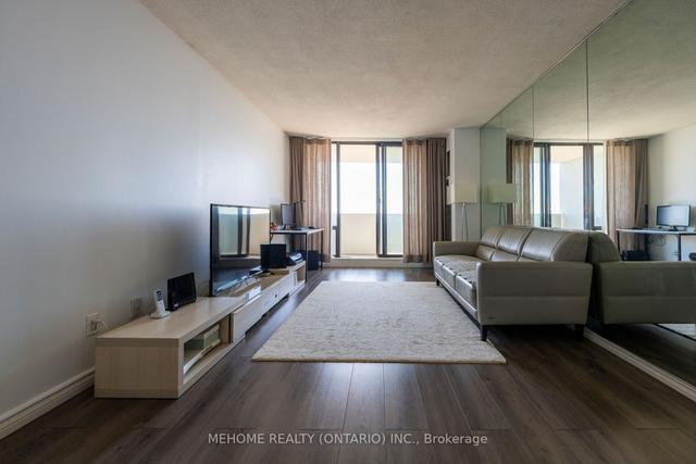 3206 - 10 Tangreen Crt, Condo with 3 bedrooms, 2 bathrooms and 2 parking in Toronto ON | Image 2