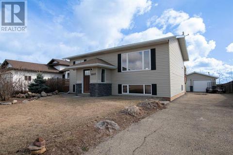9603 91 Street, House detached with 5 bedrooms, 2 bathrooms and 2 parking in Sexsmith AB | Card Image