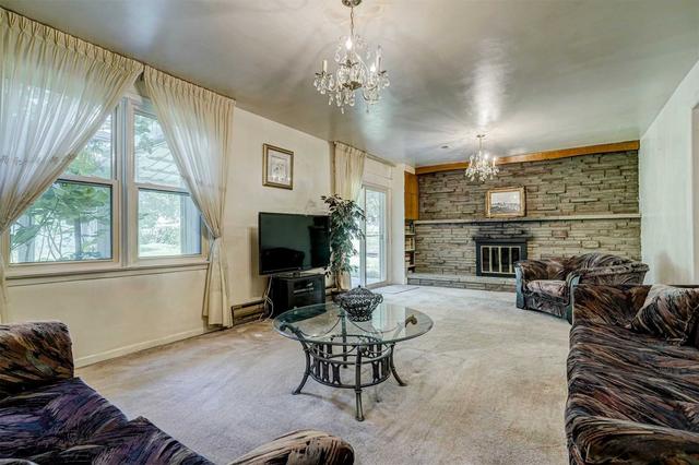 27 Hamptonbrook Dr, House detached with 4 bedrooms, 2 bathrooms and 3 parking in Toronto ON | Image 8