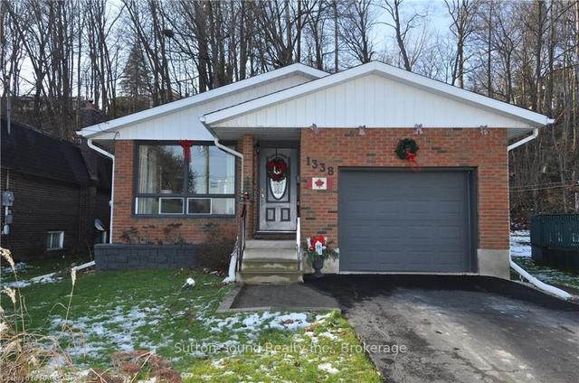 1338 6th Ave W, House detached with 2 bedrooms, 1 bathrooms and 4 parking in Owen Sound ON | Image 1