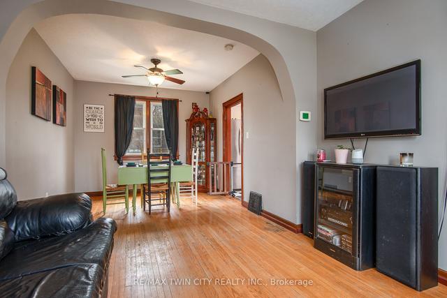 204 Kent Ave, House detached with 3 bedrooms, 1 bathrooms and 5 parking in Kitchener ON | Image 2