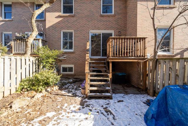 2249 Mountain Grove Ave, Townhouse with 3 bedrooms, 2 bathrooms and 2 parking in Burlington ON | Image 21