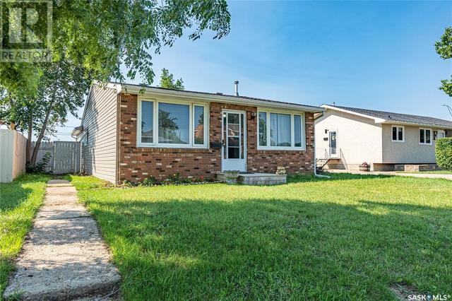 1007 Ominica Street E, House detached with 3 bedrooms, 1 bathrooms and null parking in Moose Jaw SK | Image 1