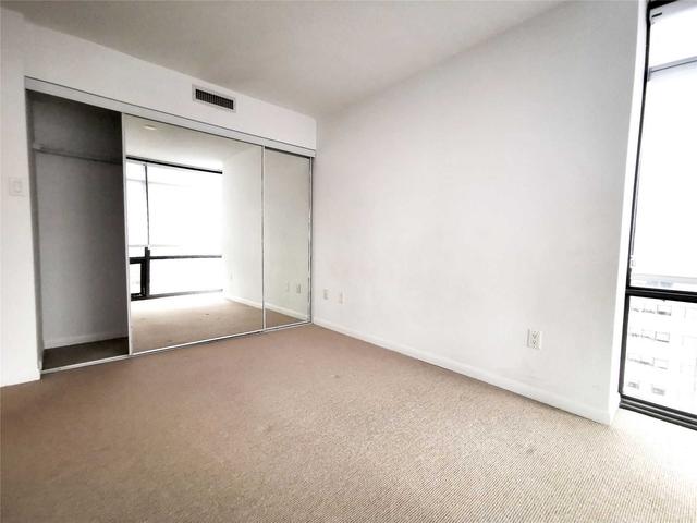 1201 - 38 Grenville St, Condo with 2 bedrooms, 2 bathrooms and 1 parking in Toronto ON | Image 19