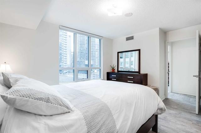 1207 - 25 Lower Simcoe St, Condo with 2 bedrooms, 2 bathrooms and 1 parking in Toronto ON | Image 6