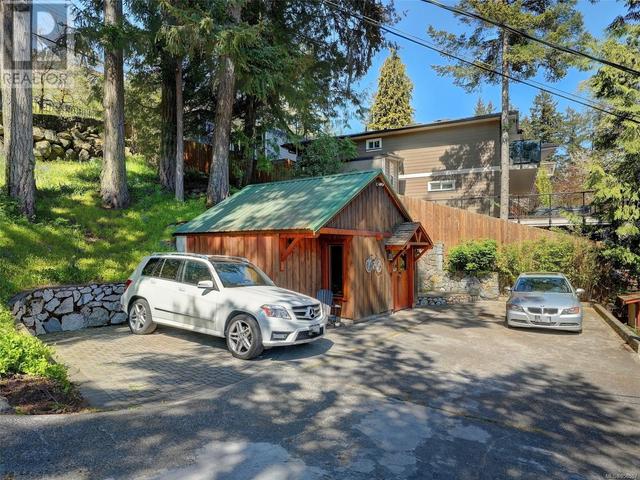 4817 Prospect Lake Rd, House detached with 2 bedrooms, 3 bathrooms and 2 parking in Saanich BC | Image 26