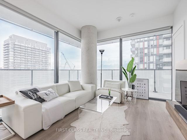 2704 - 161 Roehampton Ave, Condo with 2 bedrooms, 2 bathrooms and 1 parking in Toronto ON | Image 5