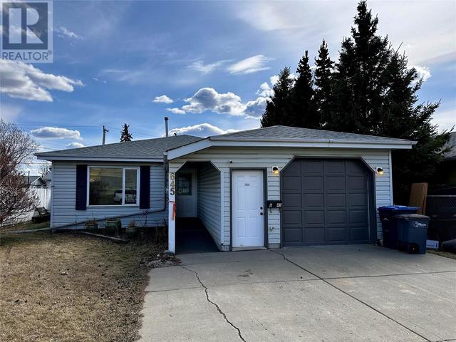 645 104 Avenue, House detached with 3 bedrooms, 1 bathrooms and 1 parking in Dawson Creek BC | Image 1