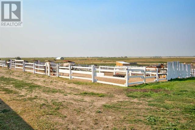 232060 Range Road 245, Home with 3 bedrooms, 2 bathrooms and null parking in Wheatland County AB | Image 33