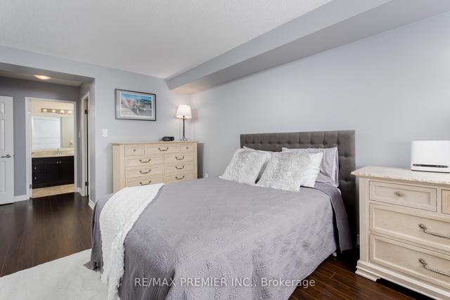 510 - 101 Subway Cres, Condo with 2 bedrooms, 2 bathrooms and 2 parking in Toronto ON | Image 4