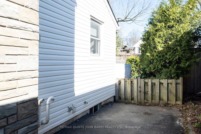 34 Southview Ave, House detached with 3 bedrooms, 1 bathrooms and 2 parking in Belleville ON | Image 25