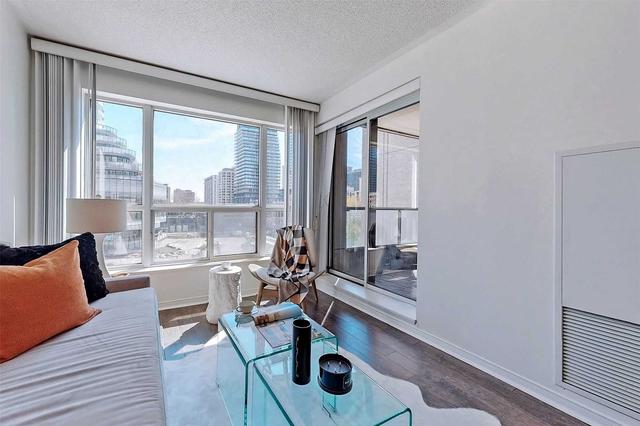 411 - 909 Bay St, Condo with 1 bedrooms, 1 bathrooms and 1 parking in Toronto ON | Image 2