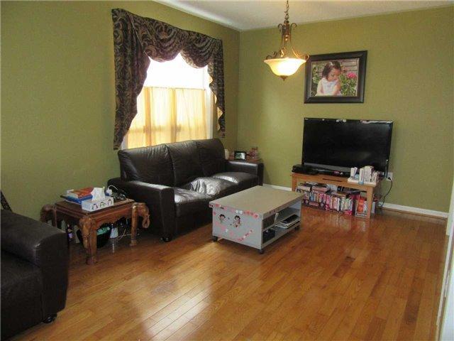 33 Springhurst Ave, House detached with 3 bedrooms, 4 bathrooms and 3 parking in Brampton ON | Image 2