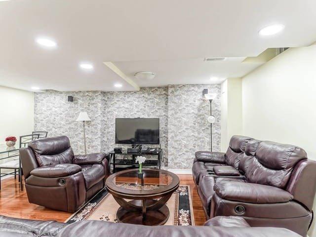 7157 Black Walnut Tr, House semidetached with 3 bedrooms, 3 bathrooms and 4 parking in Mississauga ON | Image 17