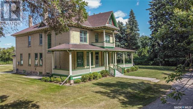 1017 Grand Avenue, House detached with 5 bedrooms, 2 bathrooms and null parking in Indian Head SK | Image 2