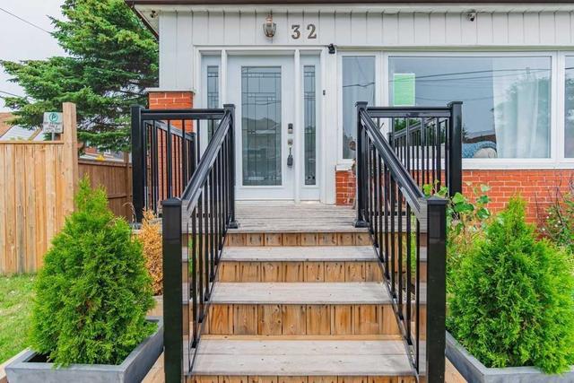 32 Buttonwood Ave, House detached with 2 bedrooms, 2 bathrooms and 2 parking in Toronto ON | Image 23