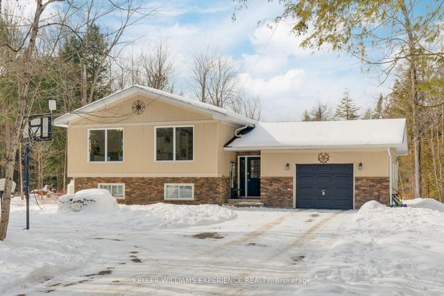 1046 Art Crisp Rd, House detached with 3 bedrooms, 3 bathrooms and 23 parking in Gravenhurst ON | Image 2