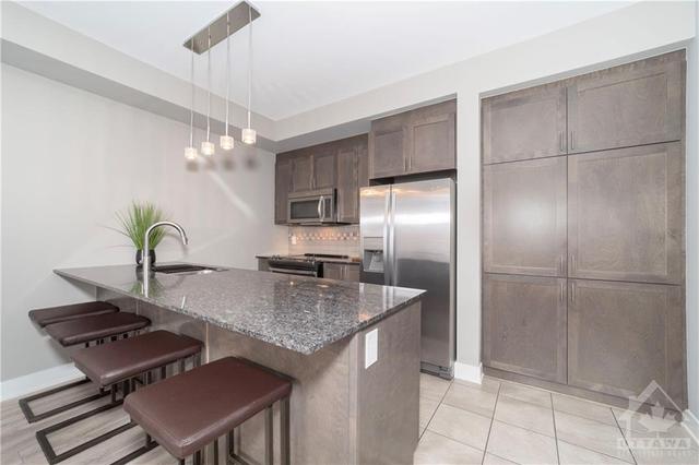 32 Holmwood Avenue, Condo with 2 bedrooms, 3 bathrooms and 1 parking in Ottawa ON | Image 6