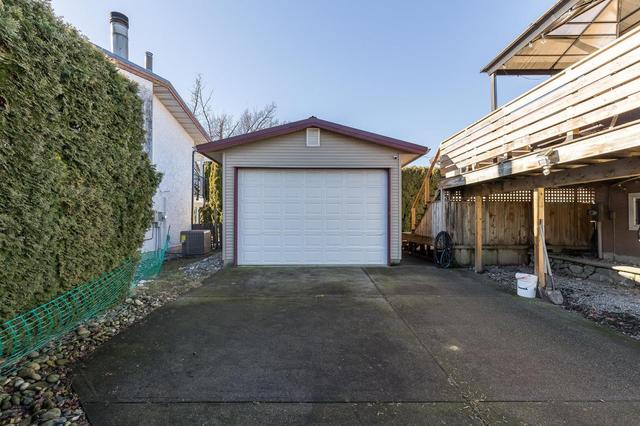8735 Cornwall Crescent, House detached with 3 bedrooms, 2 bathrooms and null parking in Chilliwack BC | Image 37