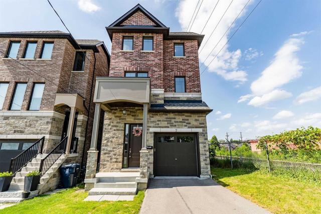 2 Helen Ave, House detached with 4 bedrooms, 6 bathrooms and 3 parking in Toronto ON | Card Image