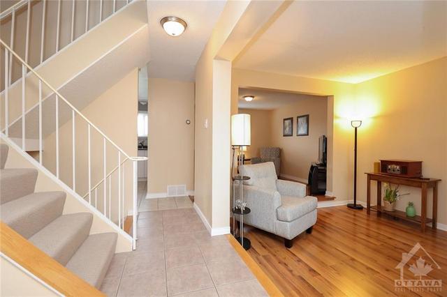 66 Knollsbrook Drive, Home with 3 bedrooms, 2 bathrooms and 3 parking in Ottawa ON | Image 4
