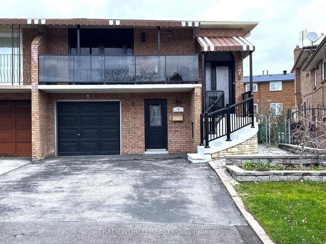 7 Benjamin Boake Tr, House semidetached with 3 bedrooms, 2 bathrooms and 4 parking in Toronto ON | Image 1