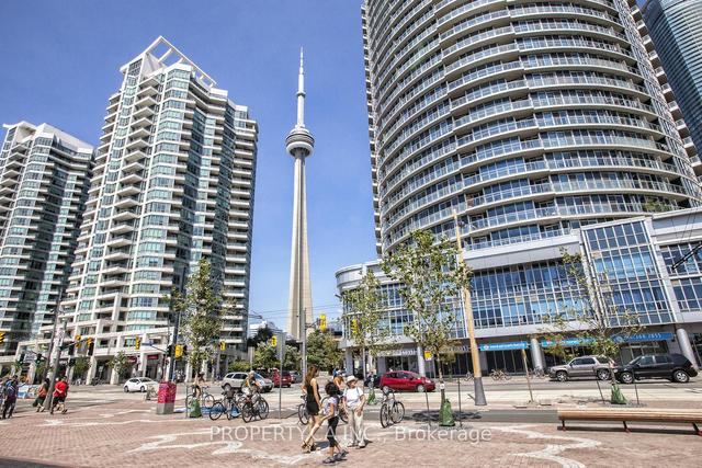 1602 - 218 Queens Quay Way, Condo with 2 bedrooms, 2 bathrooms and 1 parking in Toronto ON | Image 27