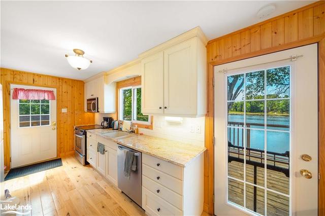 104 Lakeside Drive, House detached with 3 bedrooms, 1 bathrooms and 12 parking in McKellar ON | Image 3