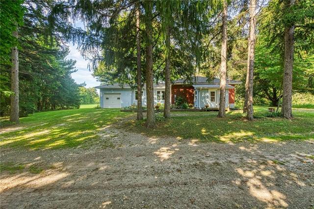 2097 Jerseyville Road W, House detached with 4 bedrooms, 1 bathrooms and 4 parking in Hamilton ON | Image 1