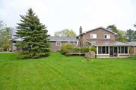 8 Thornbay Dr, House detached with 4 bedrooms, 3 bathrooms and 4 parking in Whitchurch Stouffville ON | Image 2