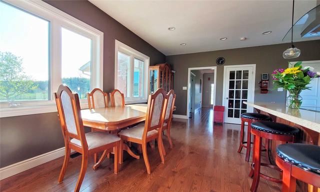 3167 6 Flos Rd W, Home with 4 bedrooms, 4 bathrooms and 13 parking in Springwater ON | Image 4