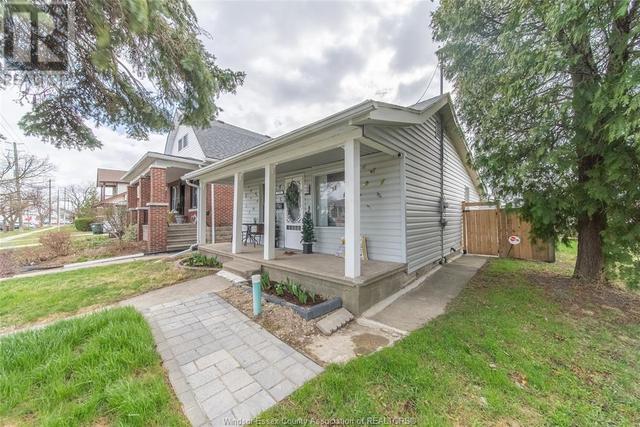 1743 Langlois Avenue, House attached with 3 bedrooms, 2 bathrooms and null parking in Windsor ON | Image 4