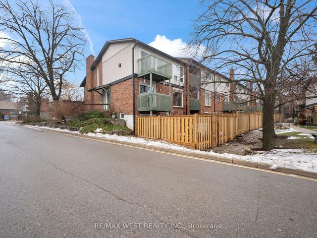 8 - 1564 Kerns Rd, Townhouse with 3 bedrooms, 2 bathrooms and 4 parking in Burlington ON | Image 12