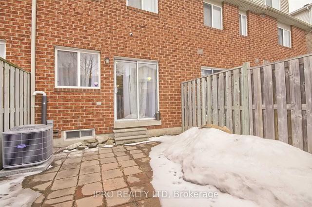 39 Spadina Rd, Townhouse with 4 bedrooms, 3 bathrooms and 2 parking in Brampton ON | Image 20