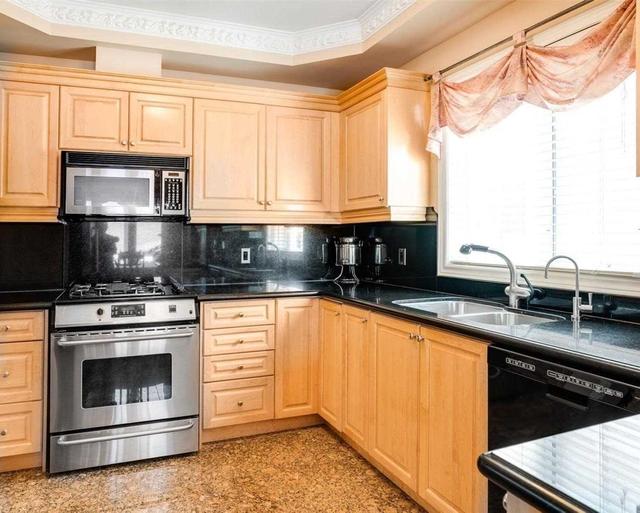 30 Amelynn Cres N, House detached with 4 bedrooms, 4 bathrooms and 6 parking in Vaughan ON | Image 8