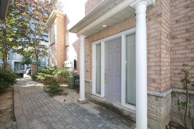 312 South Park Rd, Townhouse with 4 bedrooms, 3 bathrooms and 2 parking in Markham ON | Image 1